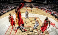 开云足球直播-沪上风暴席卷孟菲斯，杰伦·格林状态炸裂，上海队惊艳挑战灰熊