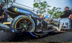 开云在线赛事平台-阿曼游泳选手一路领先，稳坐第一名