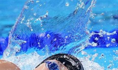 开云体育视频直播-关于游泳比赛水花飞溅，瑞典选手逆势问鼎的信息