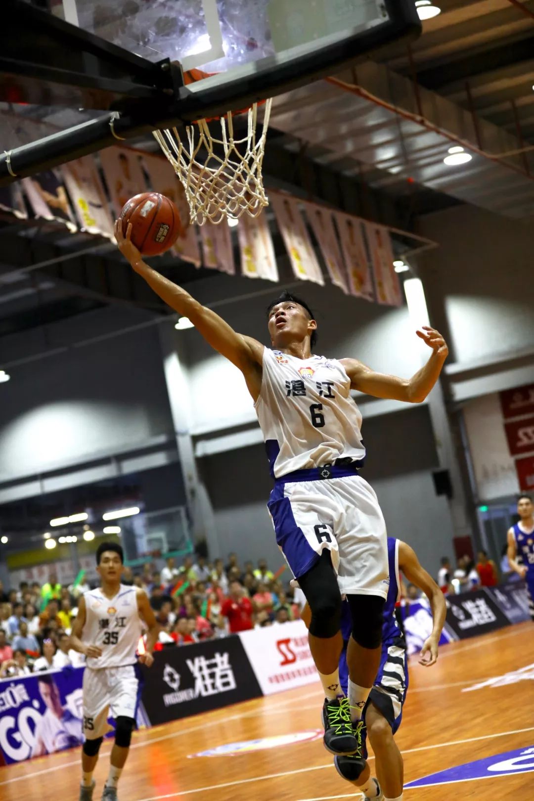 包含恒大主场压哨拿下，力挽狂澜逆袭成功的词条