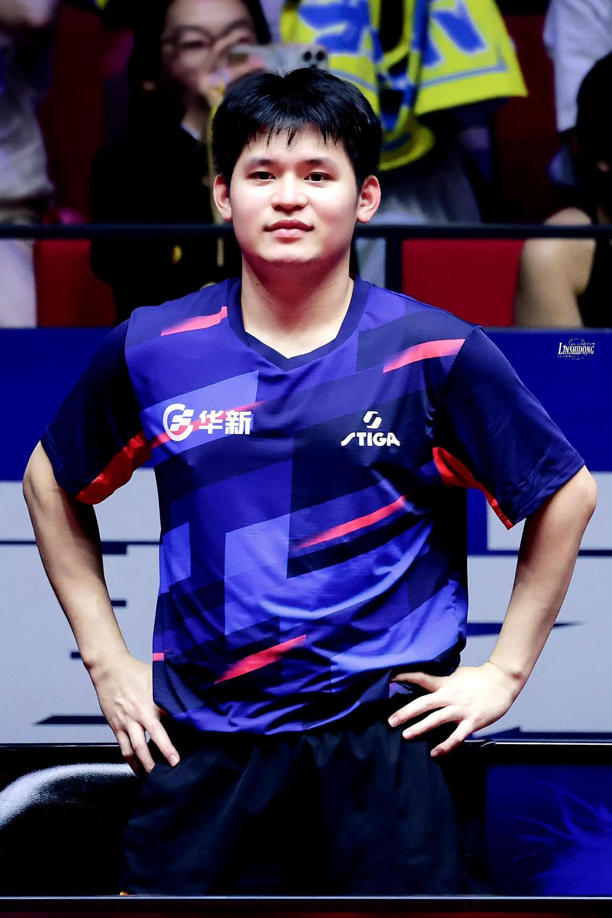 包含势均力敌的较量，谁能在赛场上占据优势？的词条