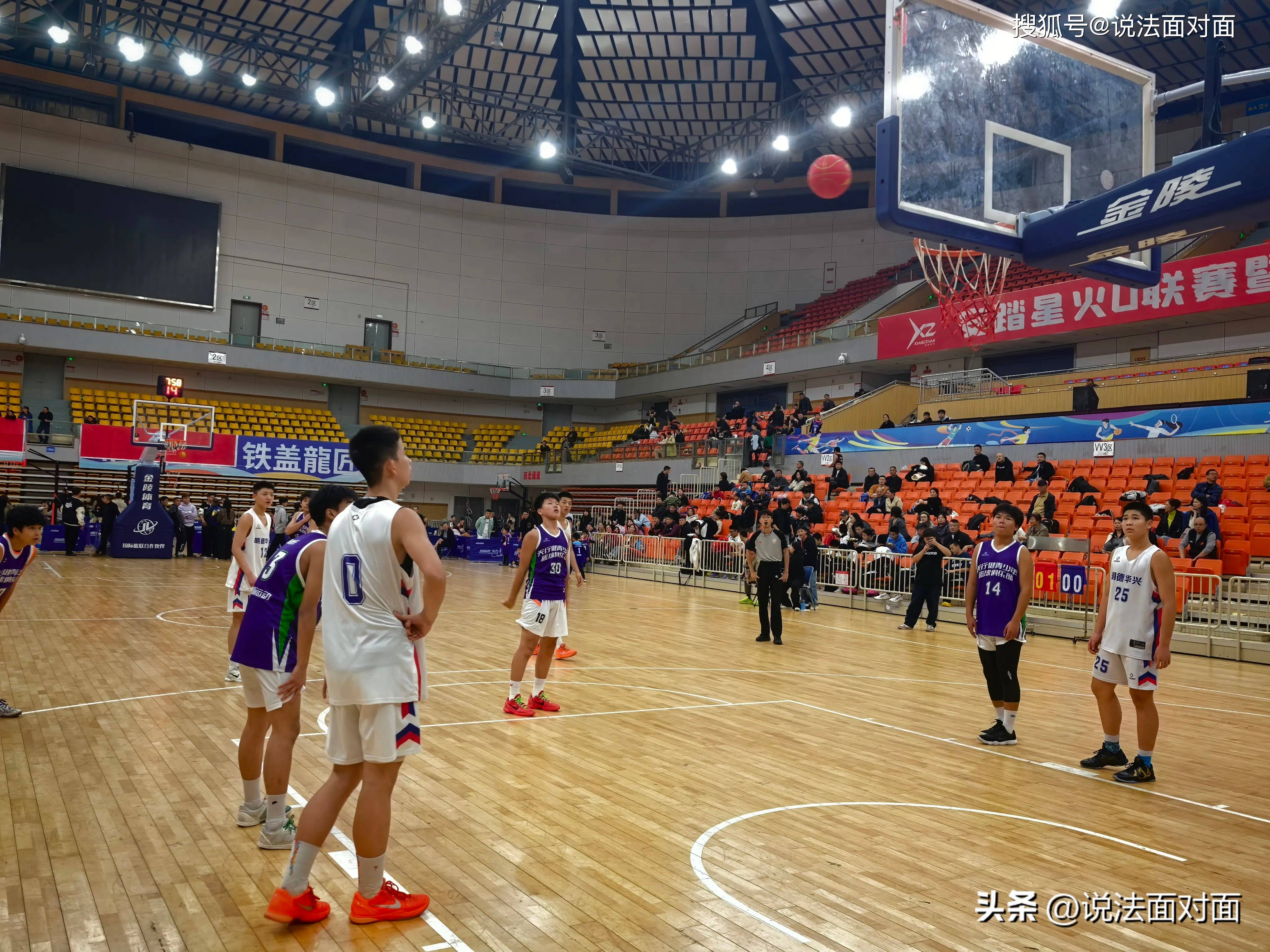 篮球比赛中出现了一场惊心动魄的对决