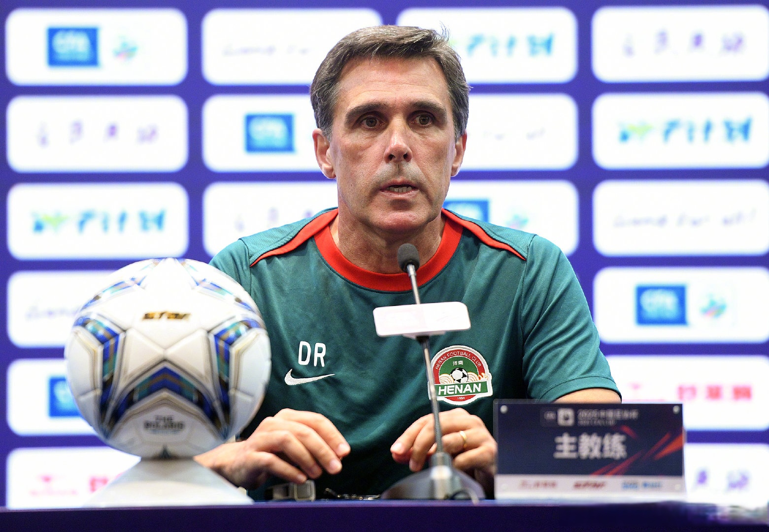 欧国联赛阵容调整频繁，教练团队积极备战