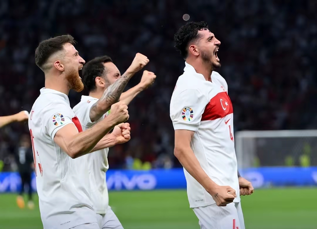 荷兰队惊险逆袭，成功晋级欧洲预选赛次回合的简单介绍