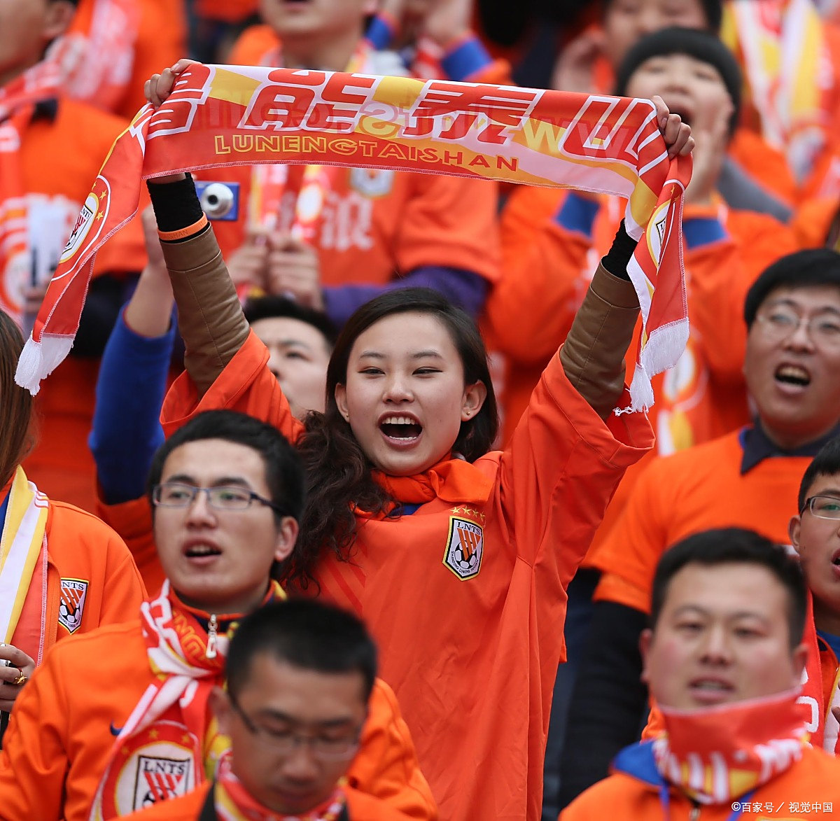 胜利的喜悦,球员们欢欣鼓舞 胜利的喜悦,球员们欢欣鼓舞