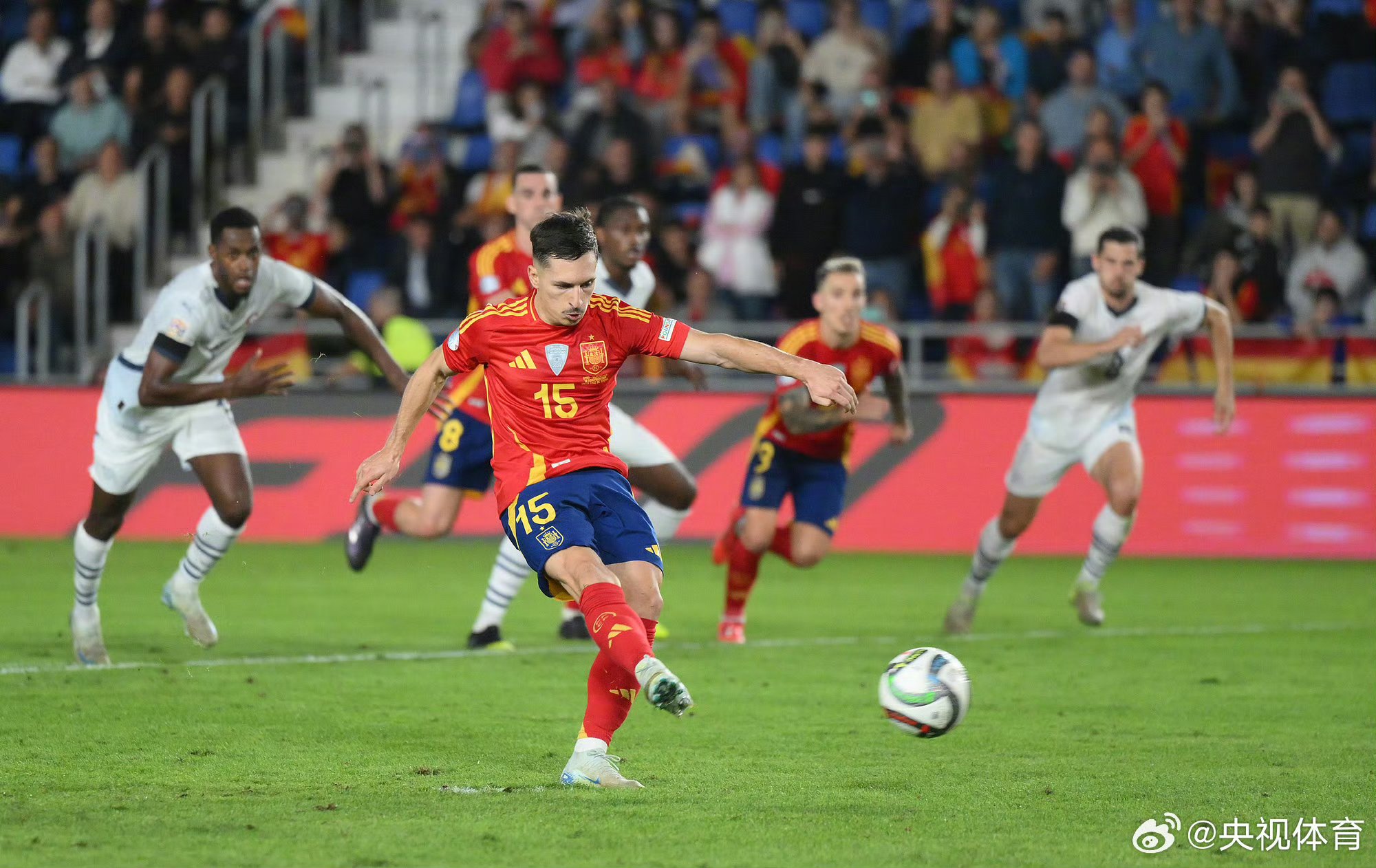 罗马尼亚队成功晋级欧洲杯正赛,实力雄厚 罗马尼亚队成功晋级欧洲杯正赛,实力雄厚