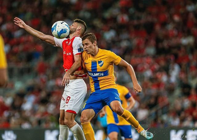 奥格斯堡在主场-战平斯图加特的简单介绍 奥格斯堡在主场-战平斯图加特的简单介绍