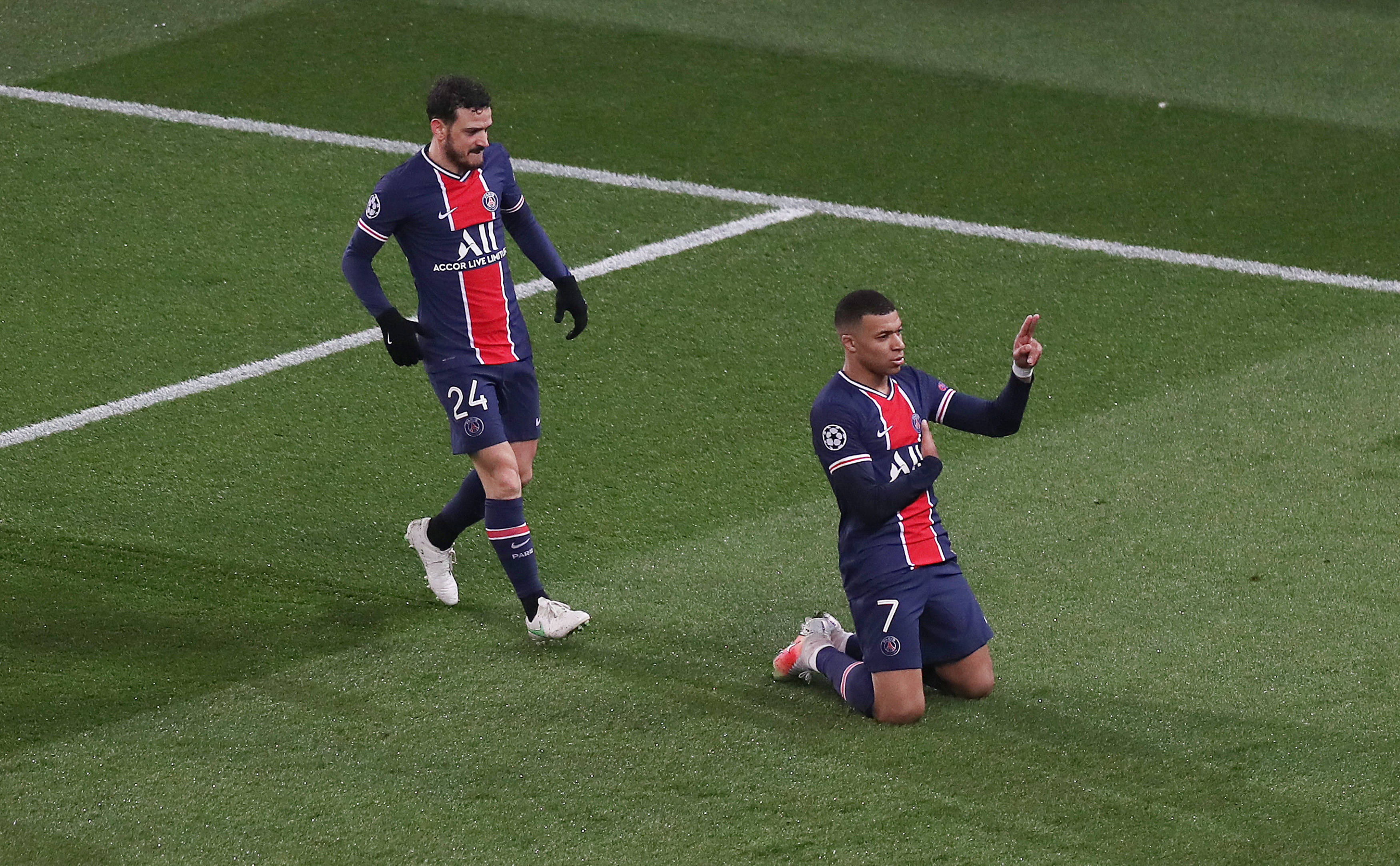 包含亚历山德里亚足球俱乐部凭实力过关，晋级八强的词条