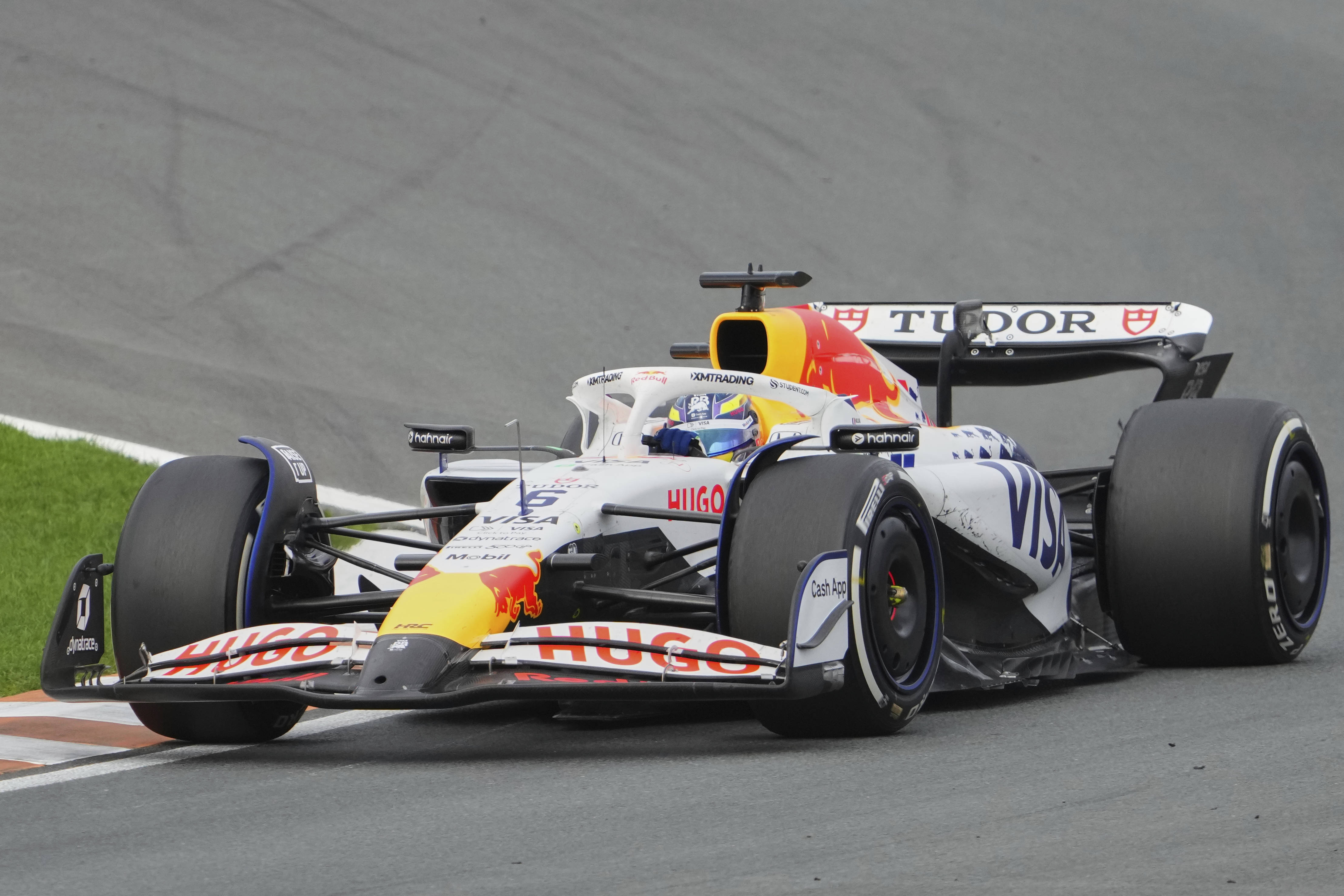 红牛车队完胜红牛二队，汉密尔顿高光表现的简单介绍