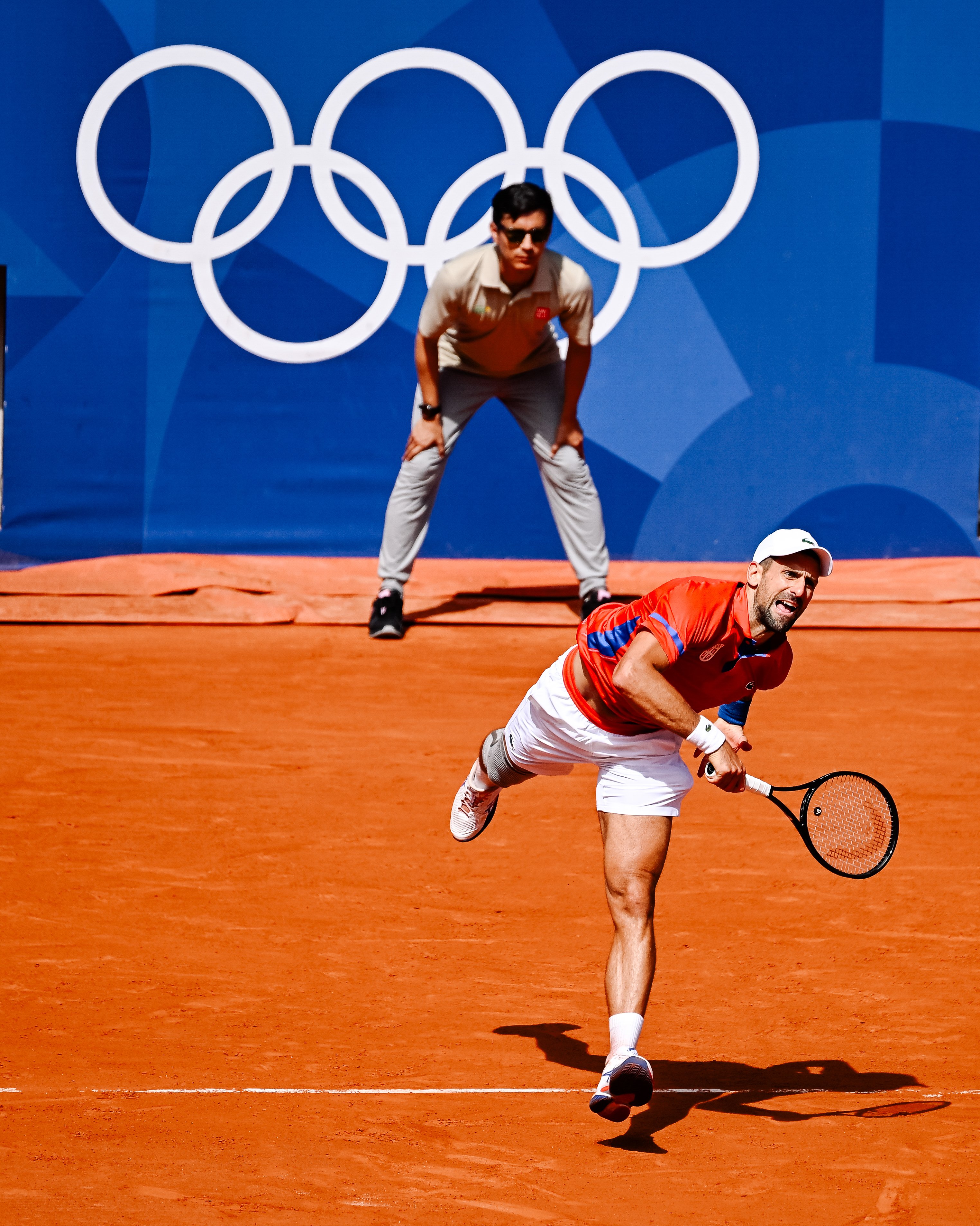 包含美国网球队险胜英国网球队，德约科维奇爆发神勇的词条