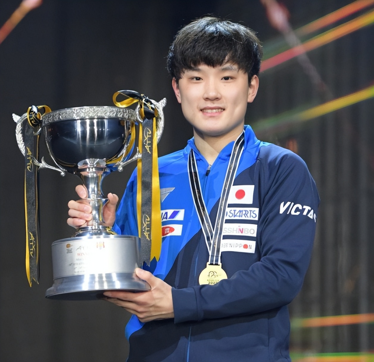 包含英国乒乓球队轻取奥地利乒乓球队，张本智和高光表现的词条