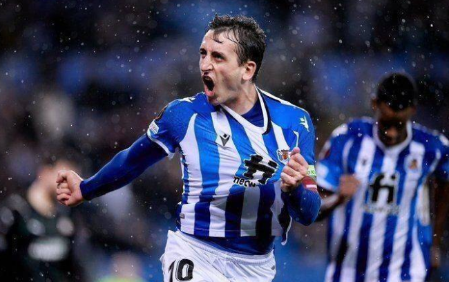 包含英格兰鏖战摩洛哥，奥亚尔萨瓦尔高光表现的词条