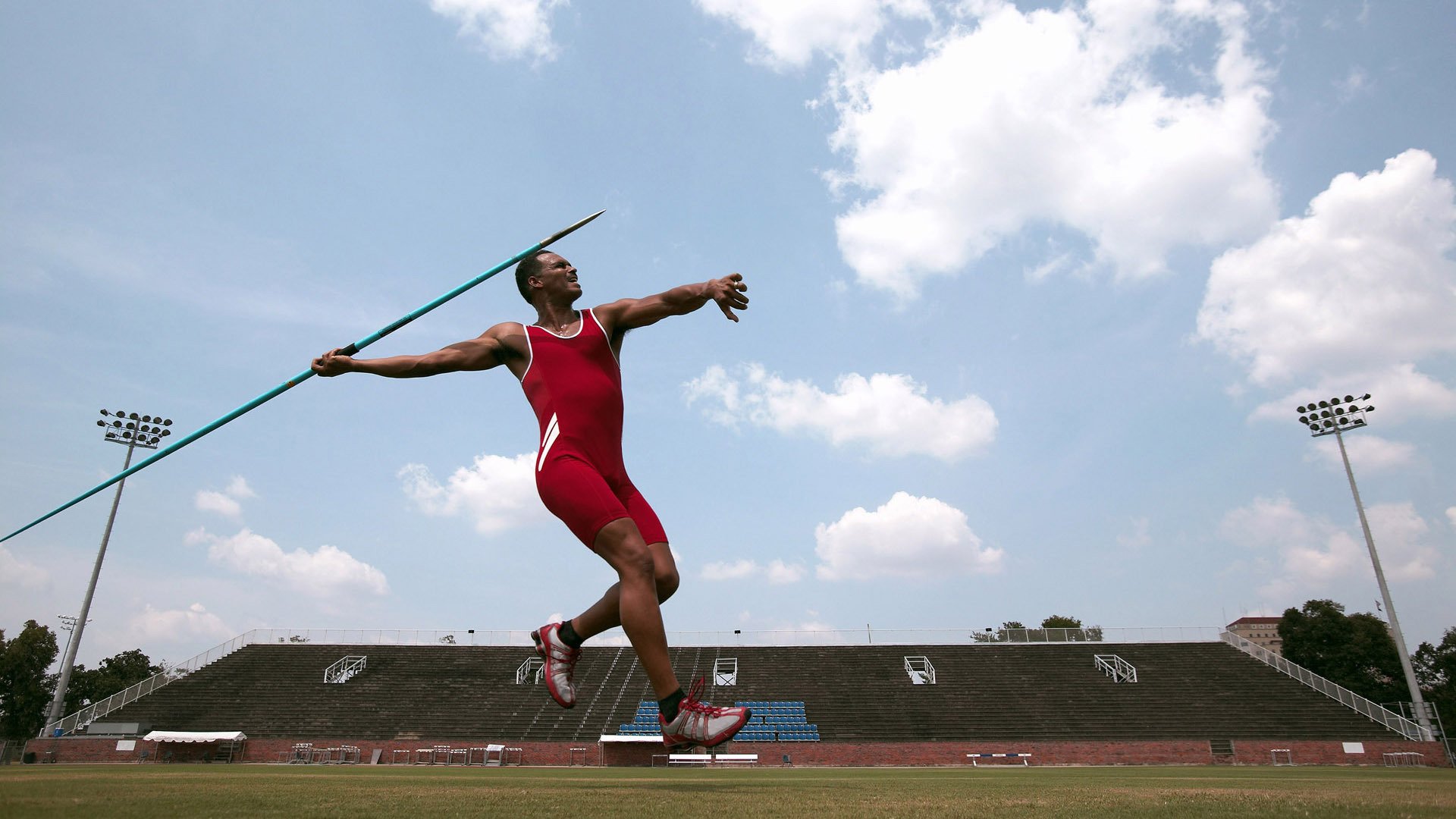 西甲国家德比之夜，阿克关键战不手软