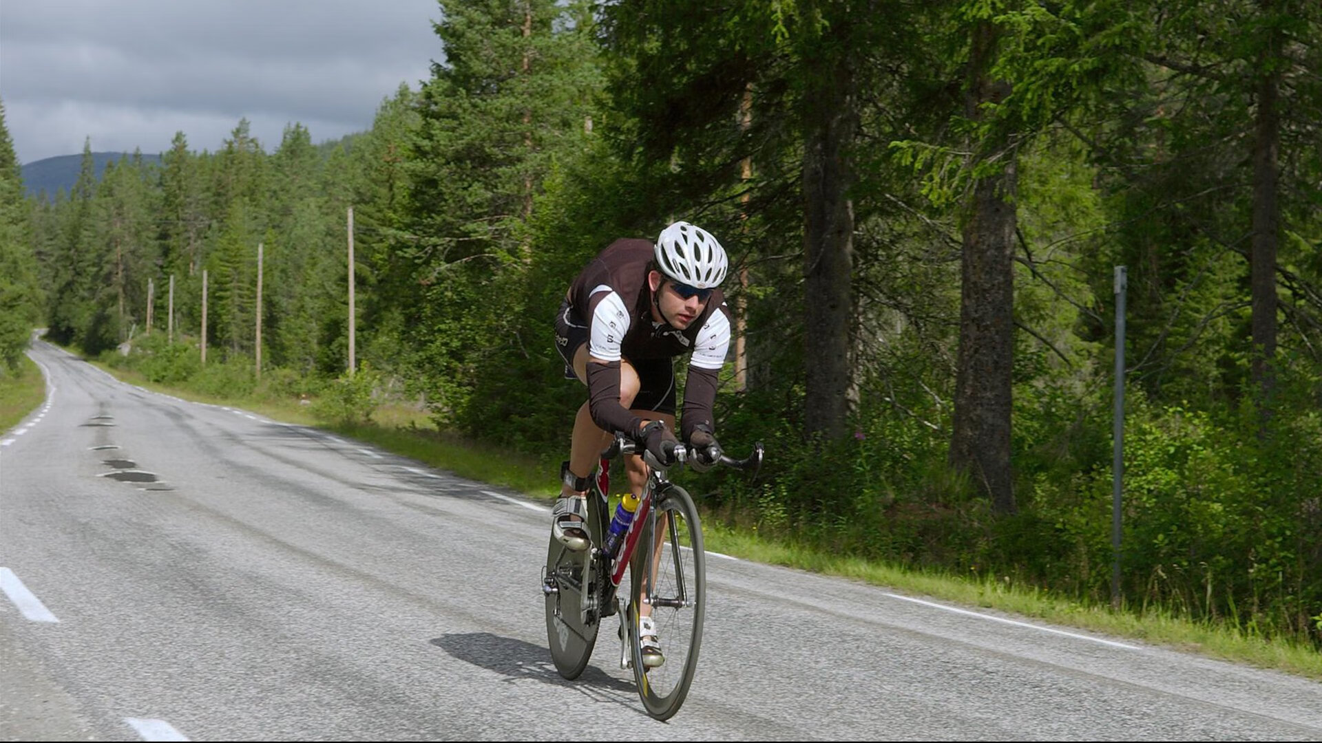 萨卡用实力证明自己，拜仁压制巴西，新星崛起与传统强权的碰撞