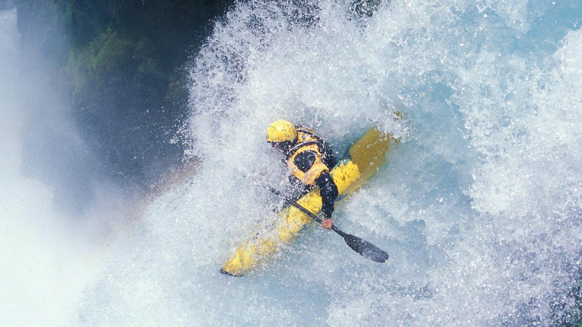 红牛车队险胜哈斯车队，塞恩斯扛起全队